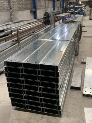 Giá xà gồ C150 phụ thuộc vào nhiều yếu tố, trong đó độ dày và chiều dài là hai yếu tố quan trọng nhất.