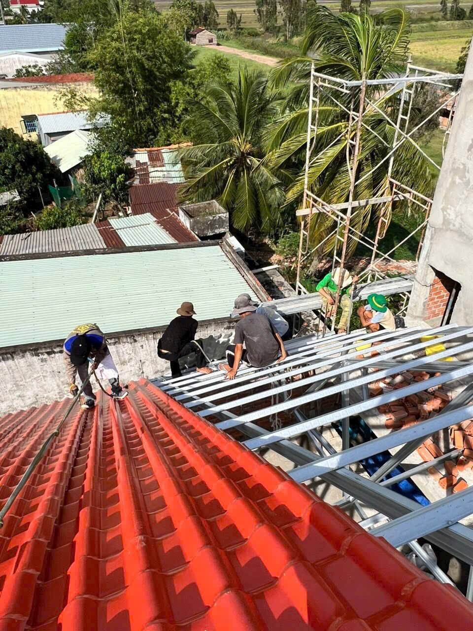 Quy trình thi công ngói nhựa đúng chuẩn từng bước