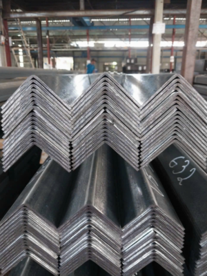 Thép V mạ kẽm Hoa Sen được sản xuất theo dây chuyền hiện đại, tuân thủ các tiêu chuẩn chất lượng quốc tế