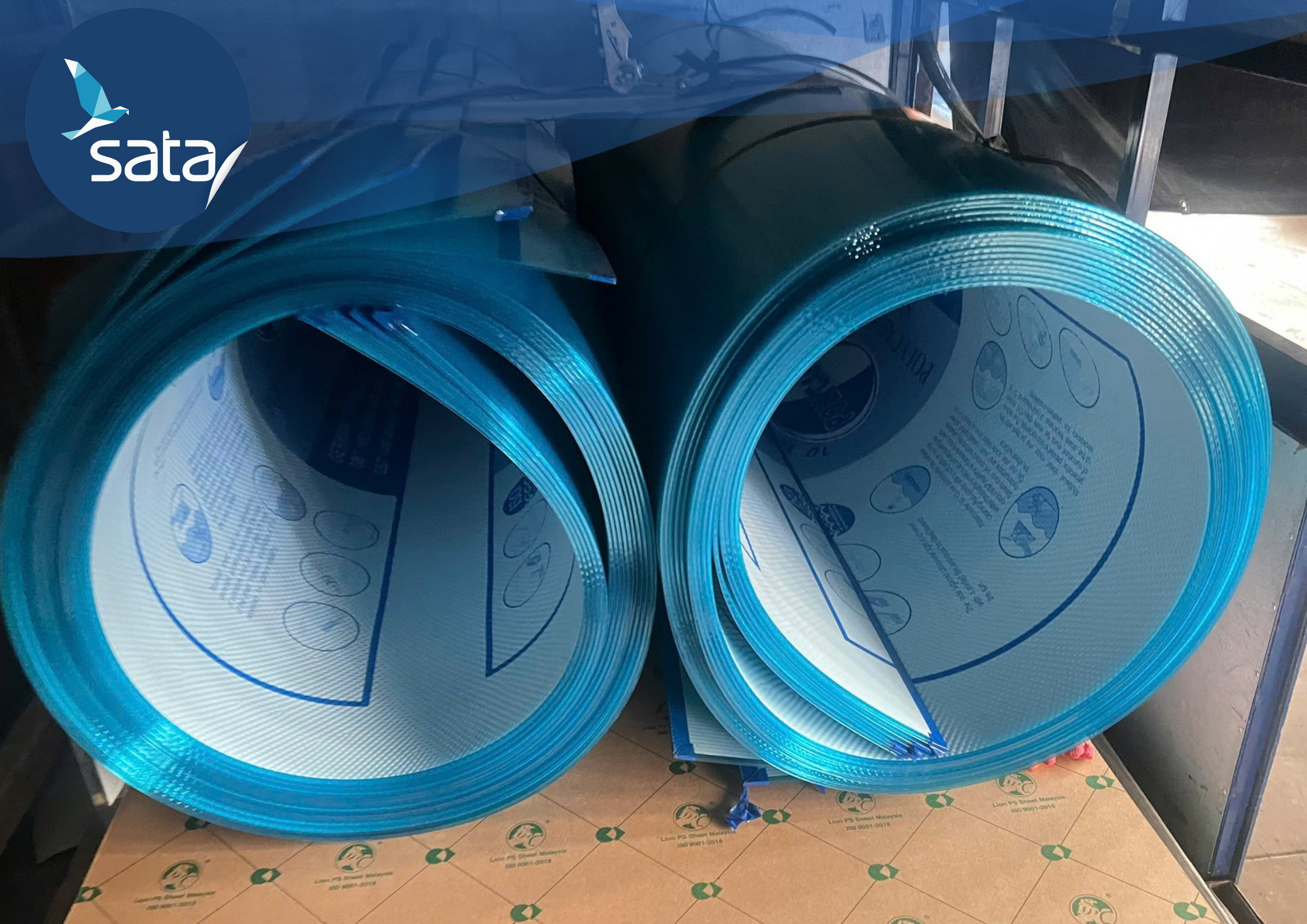 Tâm Polycarbonate Chống ăn mòn, độ bền cao, chịu lực tốt, truyền sáng 75-85%, phù hợp môi trường khắc nghiệt (ven biển, nhà máy hóa chất).