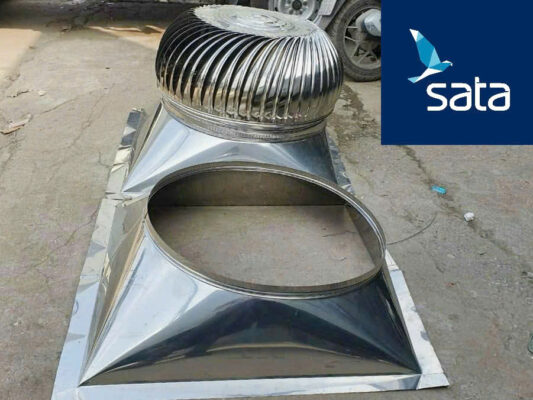 Quả cầu hoạt động như một turbine, nhận năng lượng từ gió để quay, đồng thời như một quạt, tạo áp suất chân không để hút không khí từ bên trong ra ngoài.