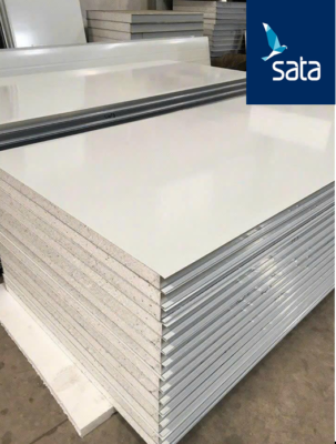 Tấm trần Panel (hay còn gọi là trần Panel cách nhiệt) là dòng vật liệu xây dựng dạng tấm 3 lớp,