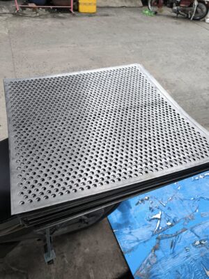 Tôn lỗ mạ kẽm ngày càng được ứng dụng rộng rãi trong cả công trình dân dụng, công nghiệp