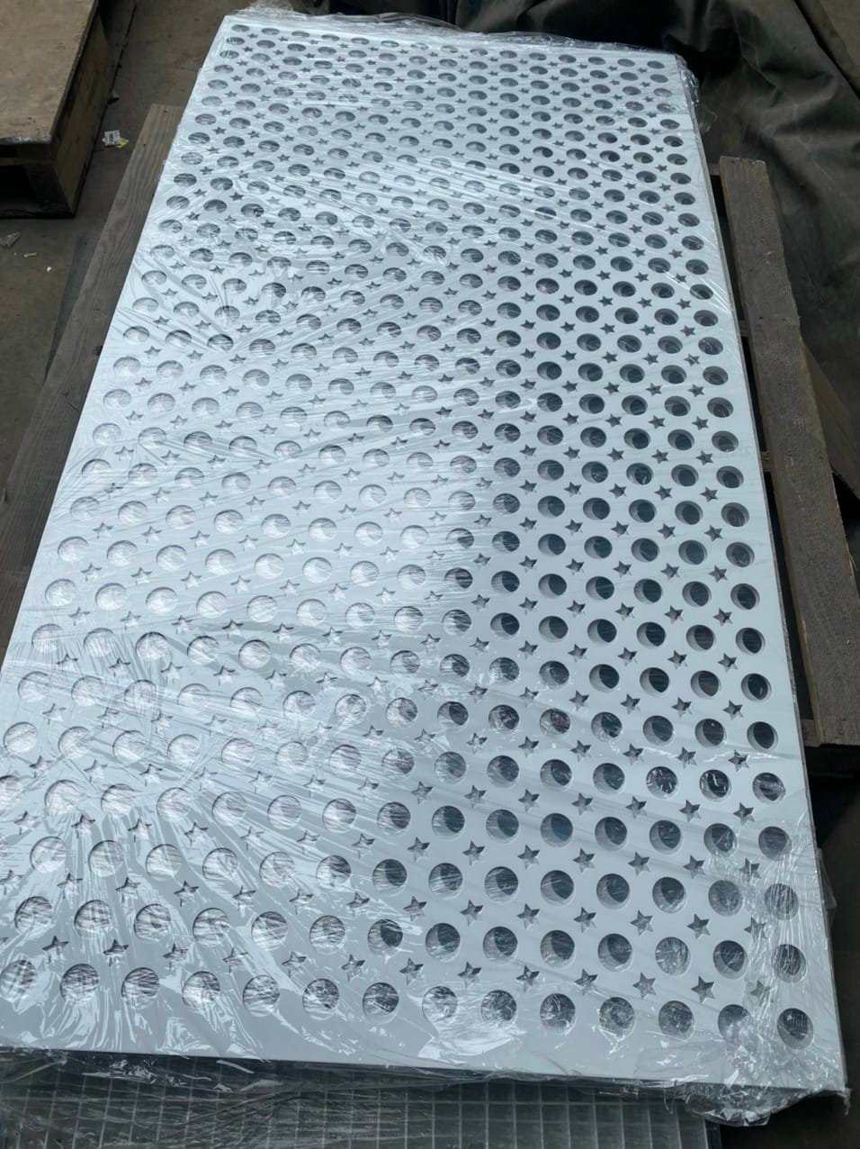 Tôn đục lỗ