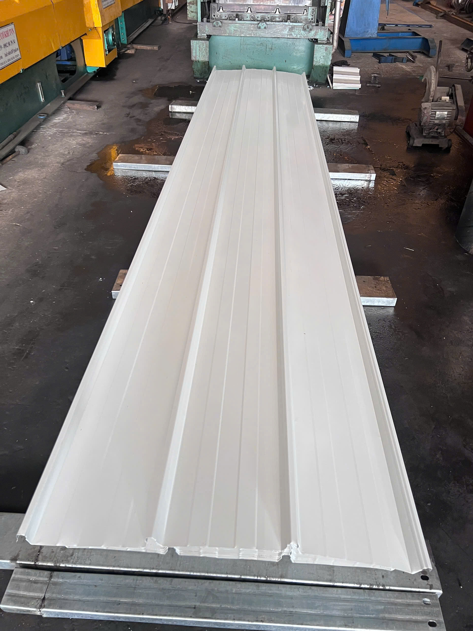 Tôn Cliplock 970 - Sức Mạnh Bền Bỉ, Kiến Tạo Mái Nhà Hoàn Hảo