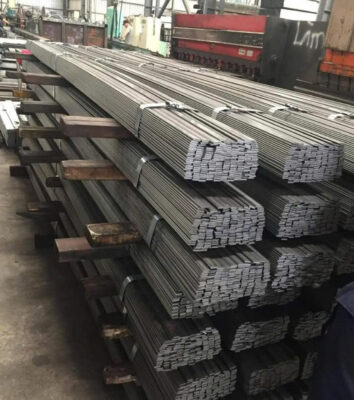 Không xếp chồng quá tải gây biến dạng, cong vênh hoặc ảnh hưởng đến bề mặt mạ kẽm